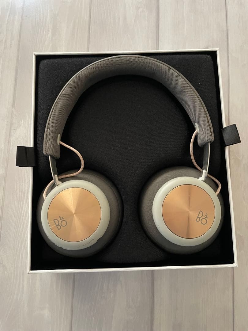 B&O ワイヤレスヘッドホン グレー・ゴールド ノイズキャンセリング・ワイヤレス・ヘッドホン Beats Studio Wireless