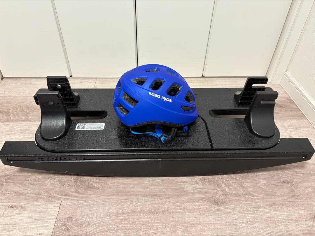 【美品】STRIDERロッキングベース &Mag Ride 幼児ヘルメット ヘルメット 子供 自転車 返品保証 キッズ 幼児 スケート ストライダー
