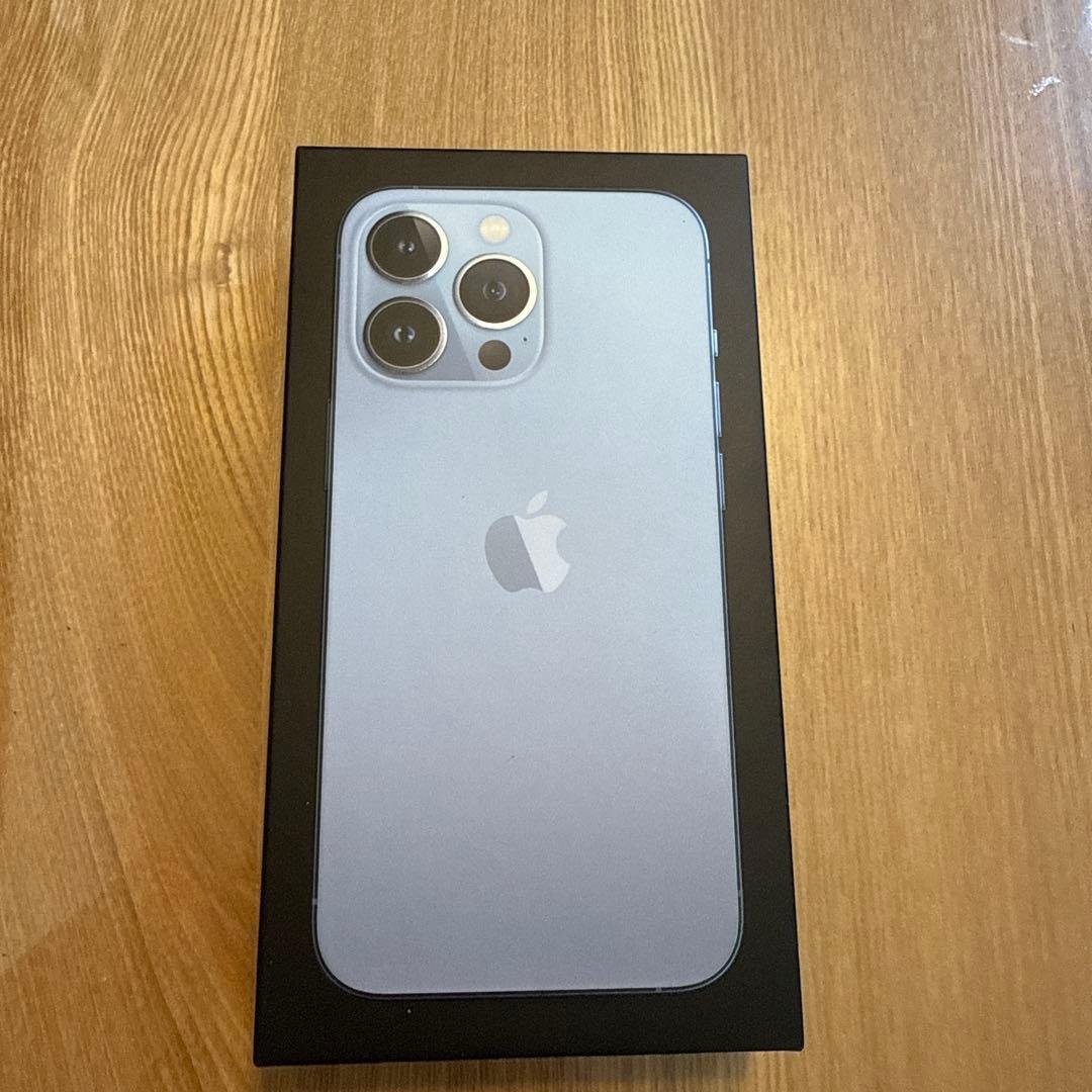 Apple iPhone 13 Pro 256GB SIMフリー　シルバー美品